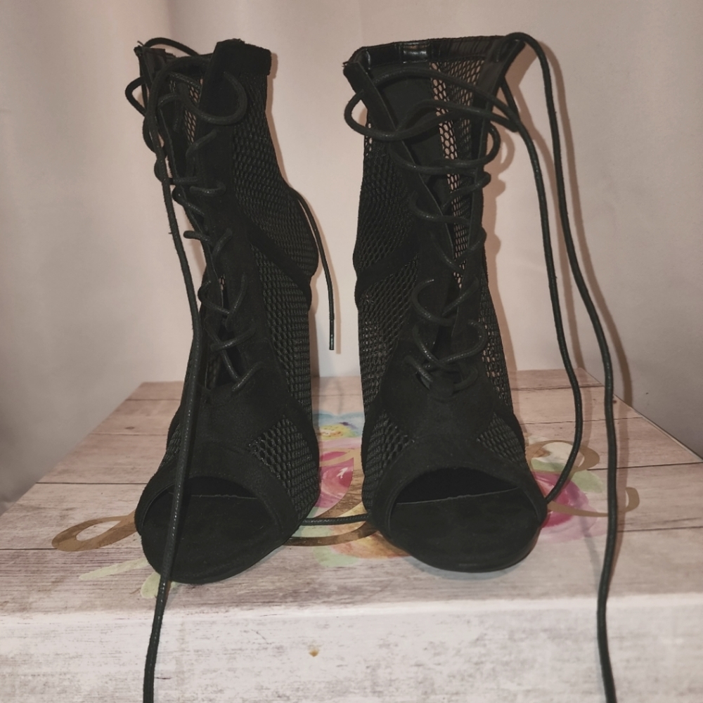 Mesh peekaboo to high heel